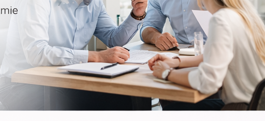 Persönliches Gespräch am Tisch